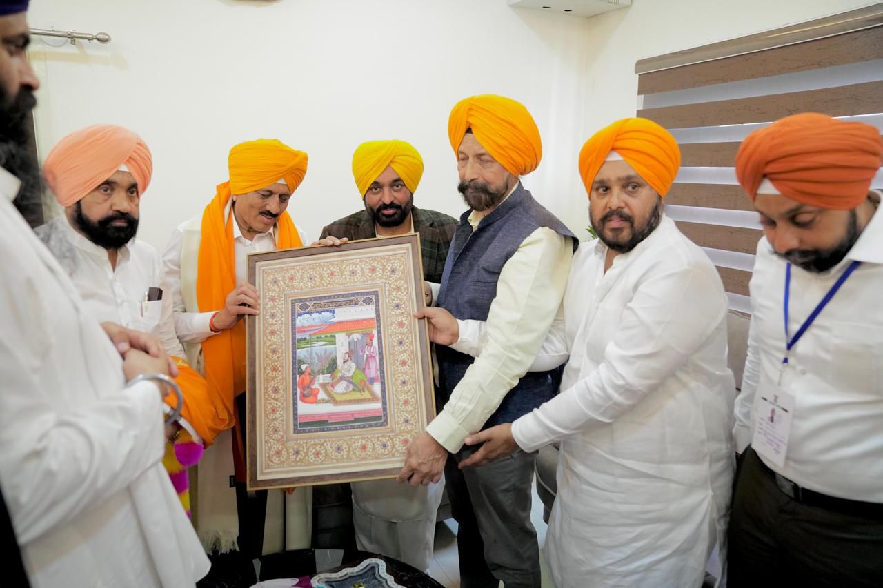Punjab CM Bhagwant Singh Mann bows in reverence at Nanded Sahib
