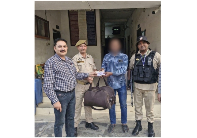 Ticket Checking Staff in Jammu Returned a Passenger's Bag