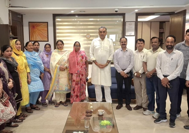 Government School Mid-Day Meal Workers Seek Sanjay Tandon’s Intervention