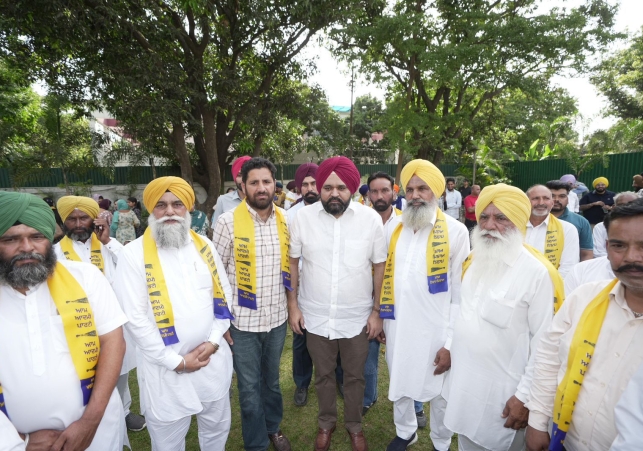 Strict Anti-Sacrilege Law Draws Hundreds of Akali Dal
