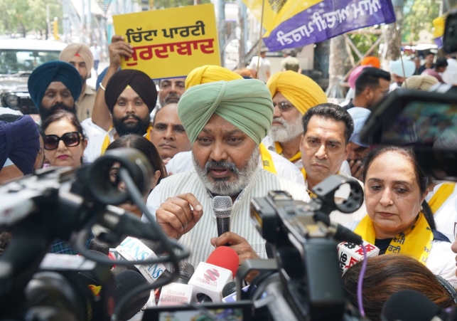 AAP Holds Statewide Protests Against Akali Dal’s Anti-Panth & Anti-Punjab Activities 
