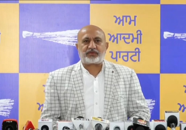 AAP's Pannu Slams Warring and Bajwa's Silence