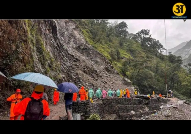 Heavy Rain Triggers Landslide on Kedarnath Highway