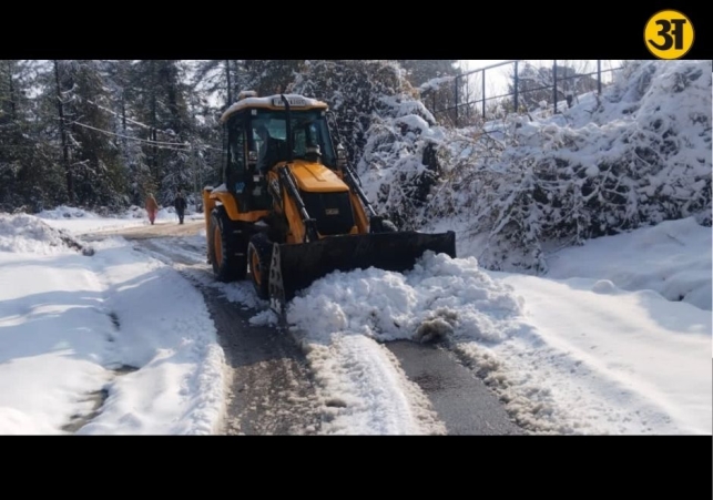 Heavy snowfall blocks 655 roads in Himachal Pradesh