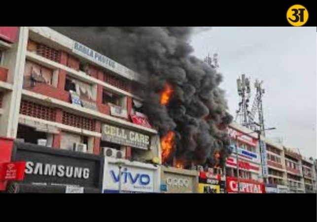 Major fire erupts in Chandigarh Sector 22 mobile market