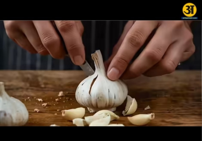 Three easy kitchen hacks to peel garlic quickly and save time