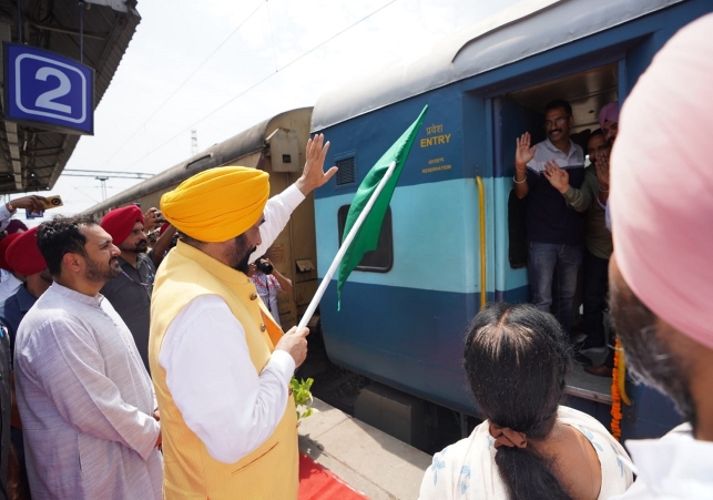 CM flagged off train carrying first delegation of 500 women