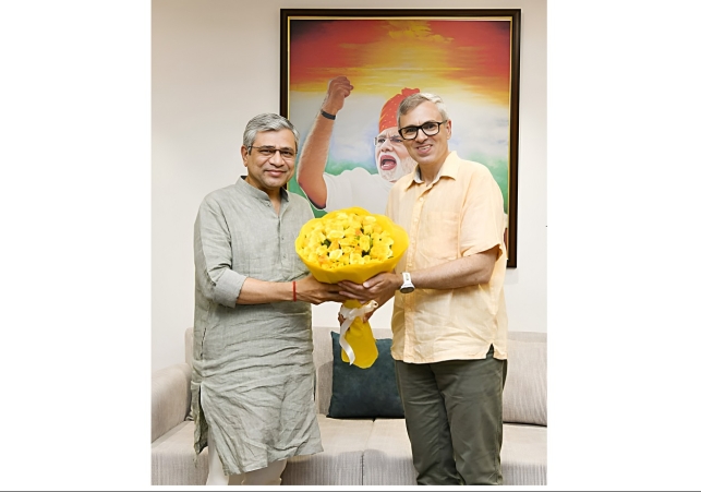 Union Railway Minister Ashwini Vaishnaw meets J&K CM Omar Abdullah