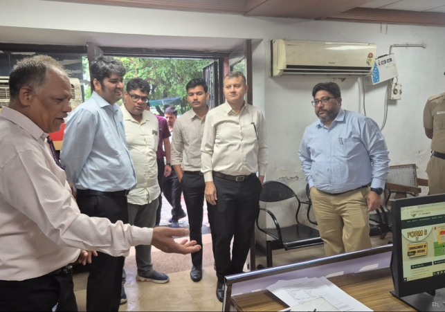 ECI Team Reviews District Contact Centre