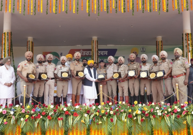 Chief Minister honoured 26 prominent personalities with State Awards