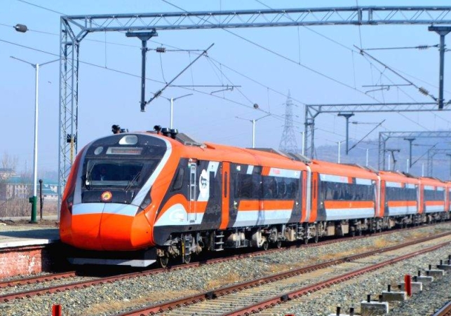 baramulla-the-vande-bharat-train-successfully-1835216