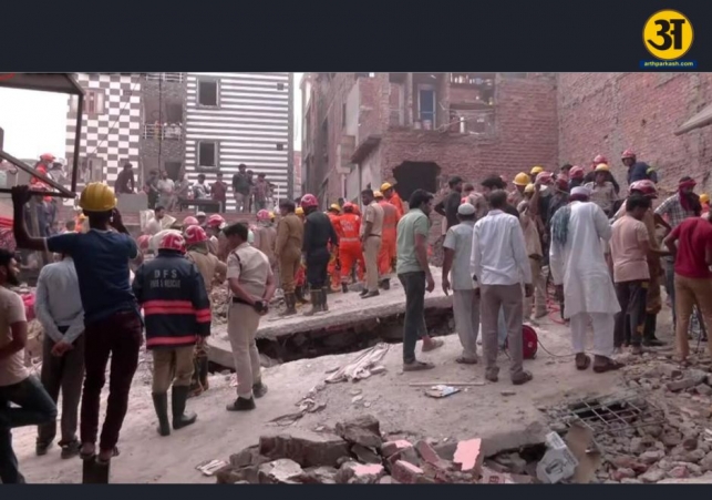 Four dead and fourteen rescued after house collapse in Delhi, search continues for survivors