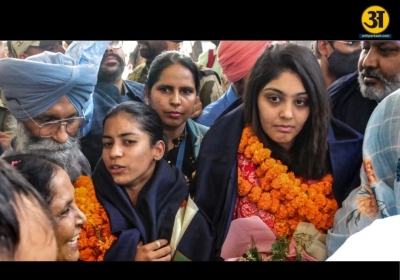 Fans gather in Mohali to celebrate cricketers Amanjot and Harleen