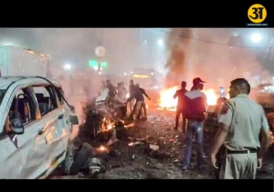 Red Fort blast kills 8 in Delhi 