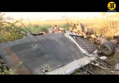 Six killed several injured in bus and truck collision in Hapur