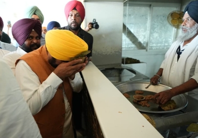 CM Bhagwant Singh Mann pays obeisance at Sri Harmandir Sahib